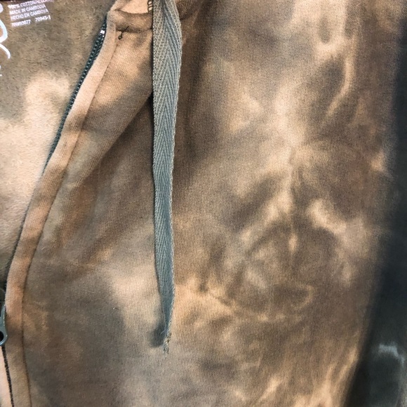 Camo Fashion Sweatshirt - Picture 2 of 4